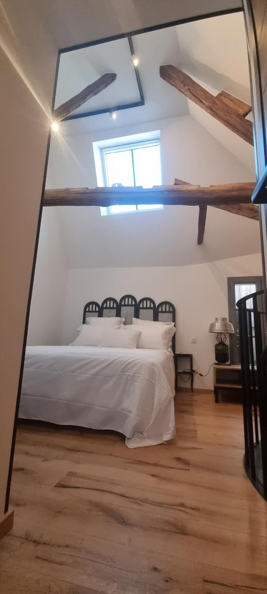 Duplex Luxe Avec Parking Centre *